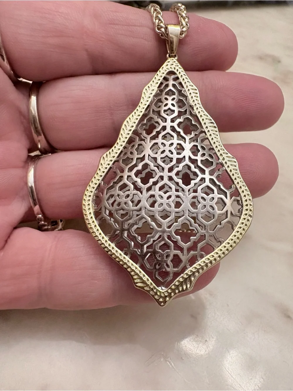 KENDRA SCOTT TWO-TONE FILIGREE AIDEN STATEMENT NECKLACE NWOT FIRM